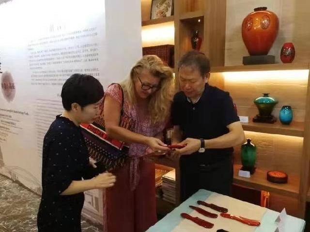 中国画展非遗展览芭蕾舞剧，“重庆文化旅游周”在新加坡举行