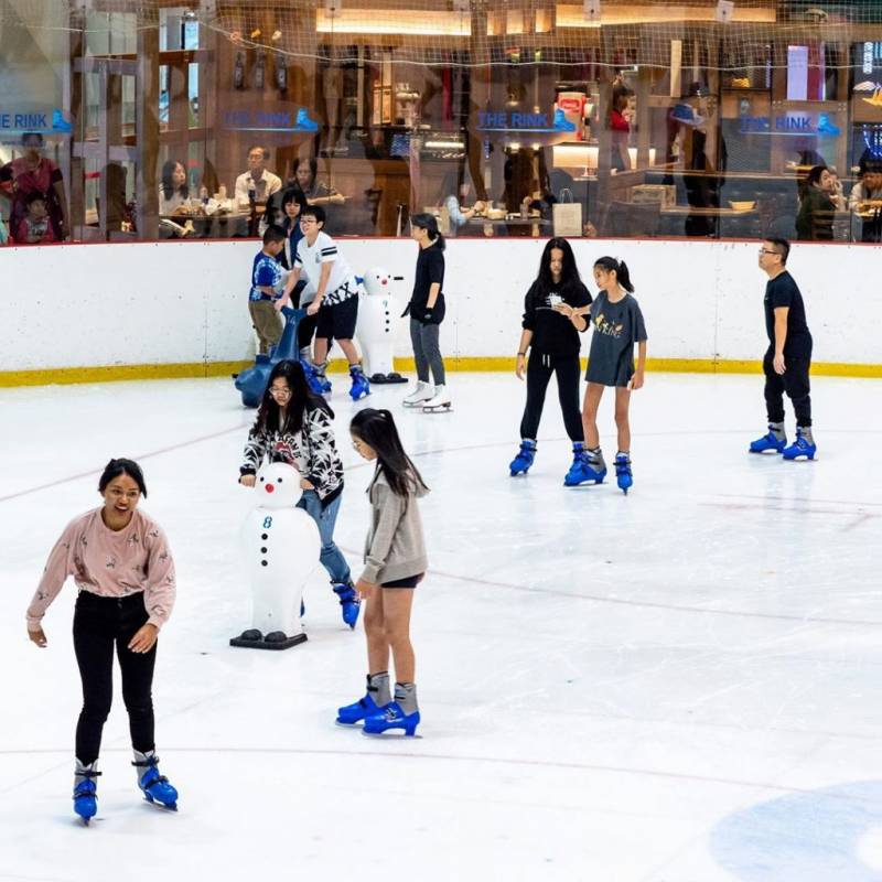 新加坡奥林匹克规模溜冰场⛸️ 10月31日迎接万圣节🎃 扮电影角色可免费入场