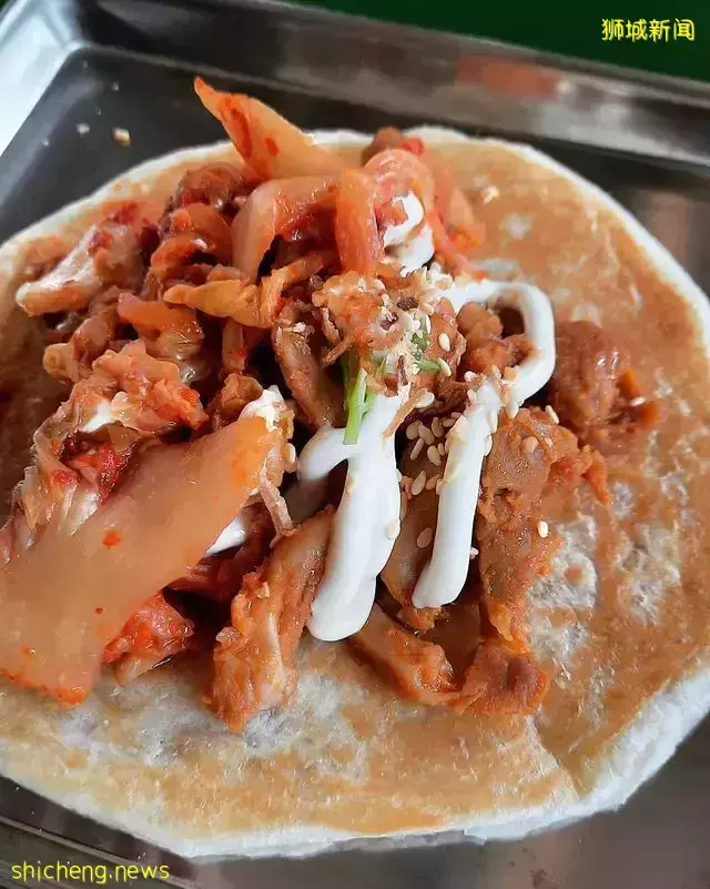 Shiba Roti自创新加坡版Taco🌮饼皮改用印度煎饼，丰富馅料加自制酱汁，一份下肚超满足✨ 