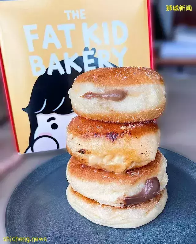 接好糖衣炮弹！盘点新加坡爆浆甜甜圈Bomboloni🍩圆圆鼓鼓外形、内馅满到流心😙 