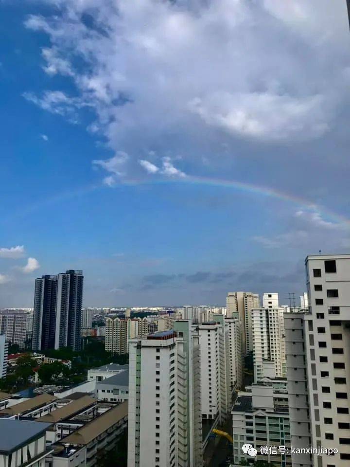 新加坡天空春节现巨大祥瑞彩虹，全岛千万家围观