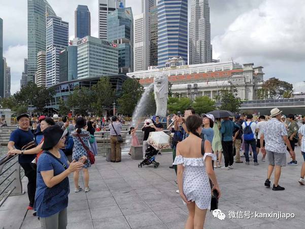 “在新加坡外出都不愁下雨没带伞，也不怕晒到炽热太阳”