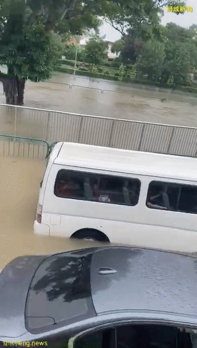 今天，新加坡被大暴雨淹沒了!