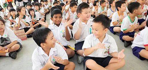 幼兒園升級小學的關鍵岔路口，來看看新加坡的小學教育做得怎麽樣