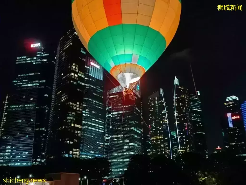 不用飛到浪漫的土耳其，在新加坡濱海灣也有熱氣球坐！現已開放預訂