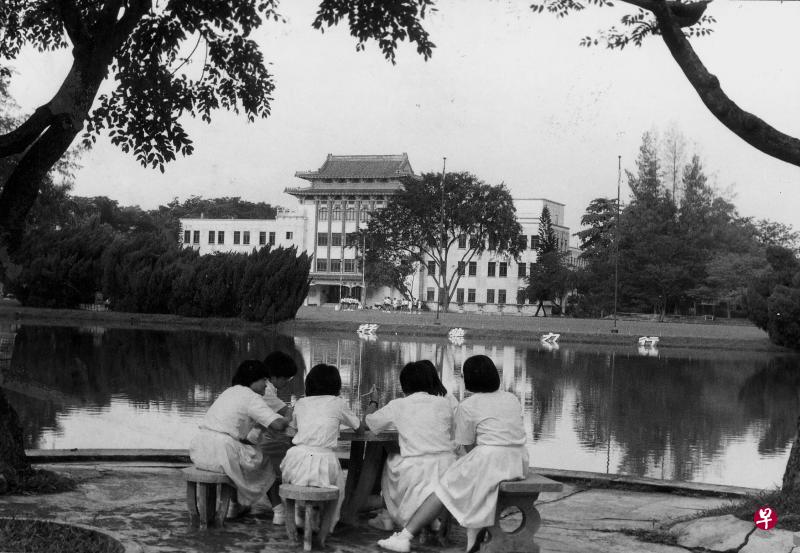 20190415-chung cheng High Black white with students.jpg