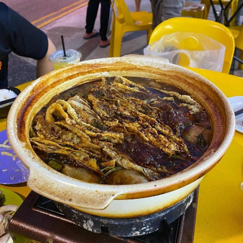 食阁里的平民美食“奇香鸡煲”正宗好味道！招牌鸡煲特色汤头、秘制调料👍 一锅两吃超下饭