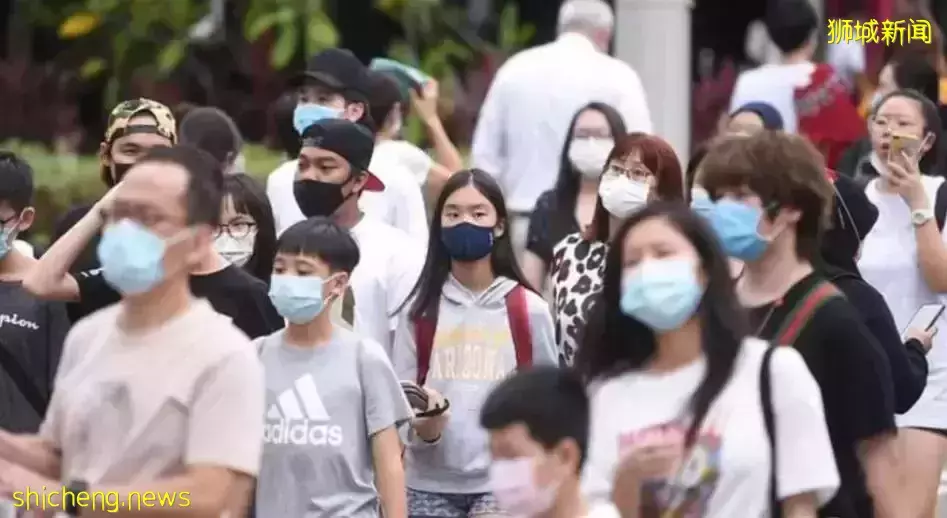 奥密克戎毒株来势汹汹！新加坡人却不怕？人潮依然汹涌