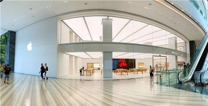 新加坡第二家苹果Apple Store门店终于开业啦，就在樟宜机场