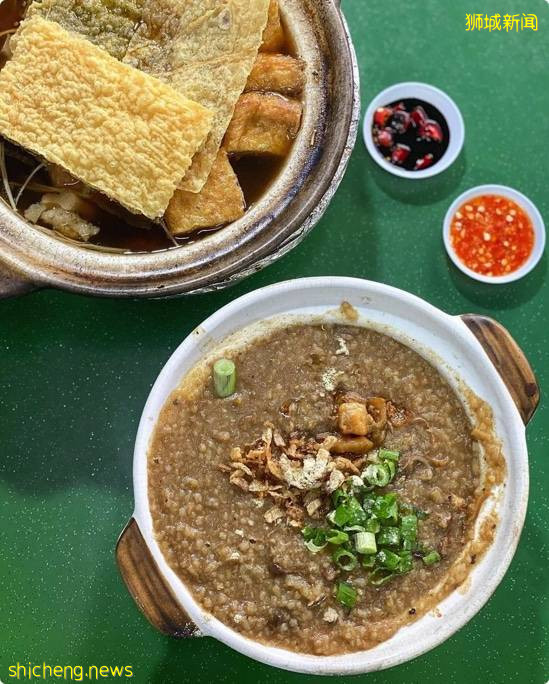 听过炒冰淇淋，但很少看过炒粥🥣  小贩推出大马风味“巴生肉骨茶 + 炒粥” 