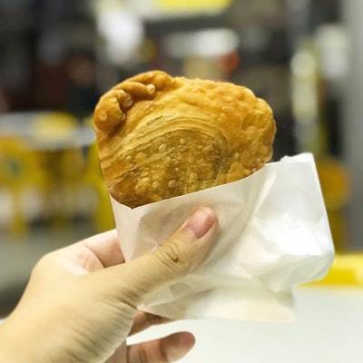 新加坡最受歡迎的Curry Puffs大盤點！不止有老曾記！超地道美食吃起來