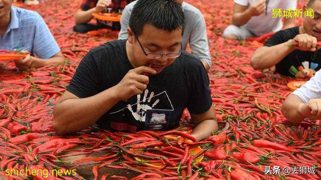 敢和中国人比吃辣，并让多数人败北？新加坡的辣文化有点恐怖