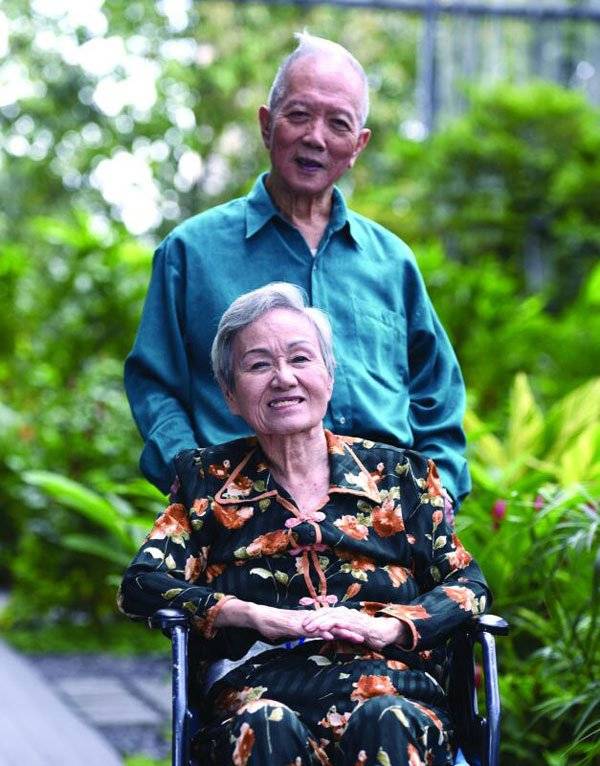 50年夫妻“情变” 失智妇赶夫出门 