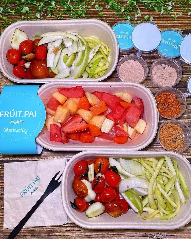 新加坡首個潮汕甘草水果撈“Fruit Pai 品果派”🍅任選水果和蘸粉，隨便吃還不胖