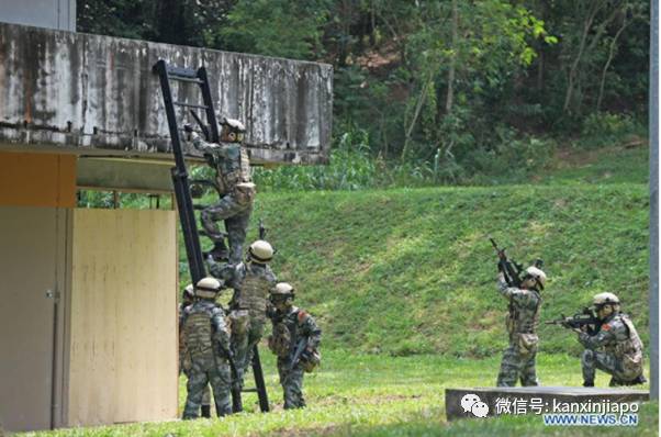 新、中海军今天于新加坡附近海域进行联合军演