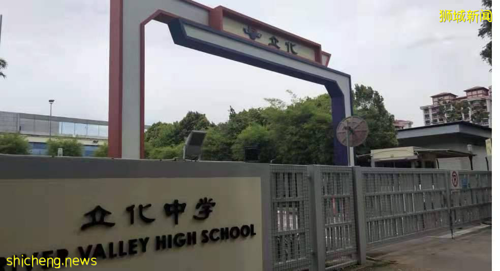 立化中学命案16岁凶手患有心理疾病，同学们为遇难同学献花哀悼