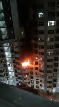 疑洗衣机电线短路起火 组屋陷火海 4传爆炸声 