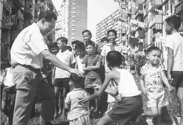 李顯龍發文祝賀！60年全島建組屋，新加坡人到底有多幸福