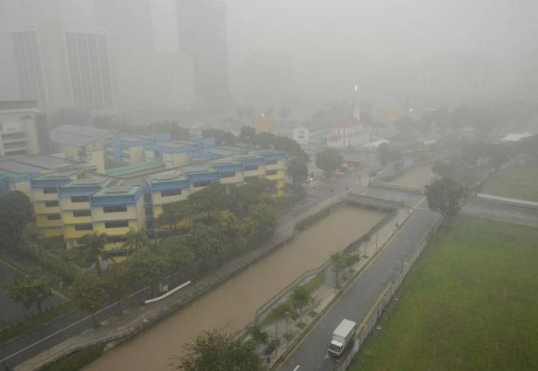 新加坡一夜入冬，22℃！暴雨48小時未停，多地區被淹