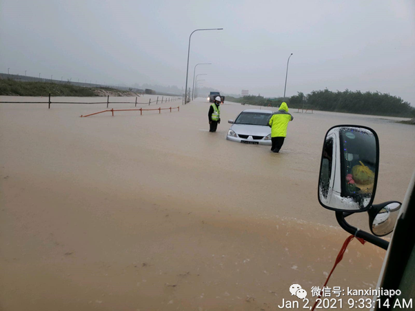 新加坡48小时超强暴雨，导致多处崩塌和淹水