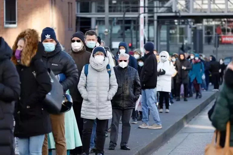 新加坡新增811确诊；印度澳洲单日新增确诊均超10万起，全美住院人数破纪录