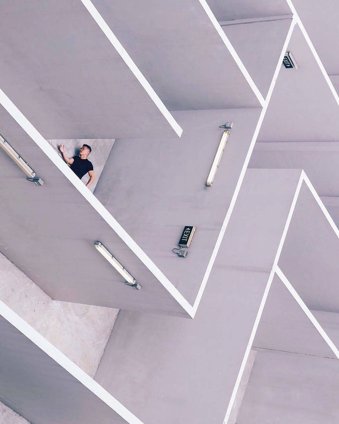 神秘打卡地帶👻 現實版迷宮“Marina Square Maze”永無止境的牆，永遠都走不出去