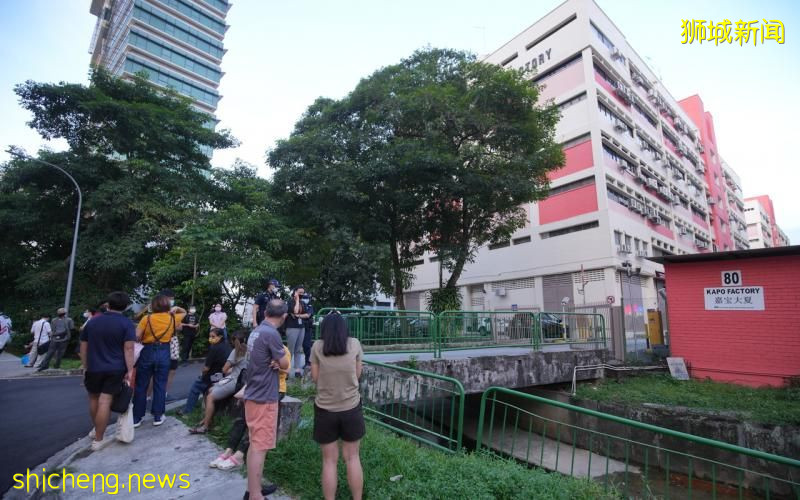 工业大厦仓库失火 200人疏散1人送院