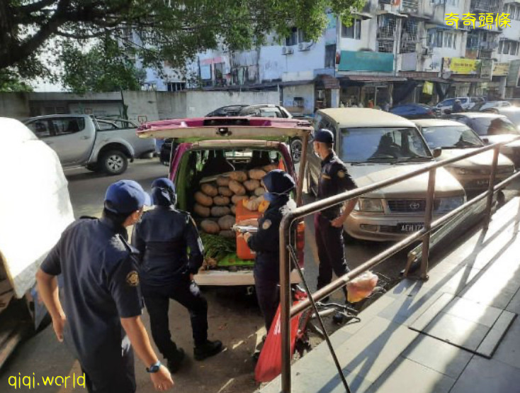 ◤大城事头条◢ 路边摆卖．民众投诉 失业率飙升 非法小贩增 