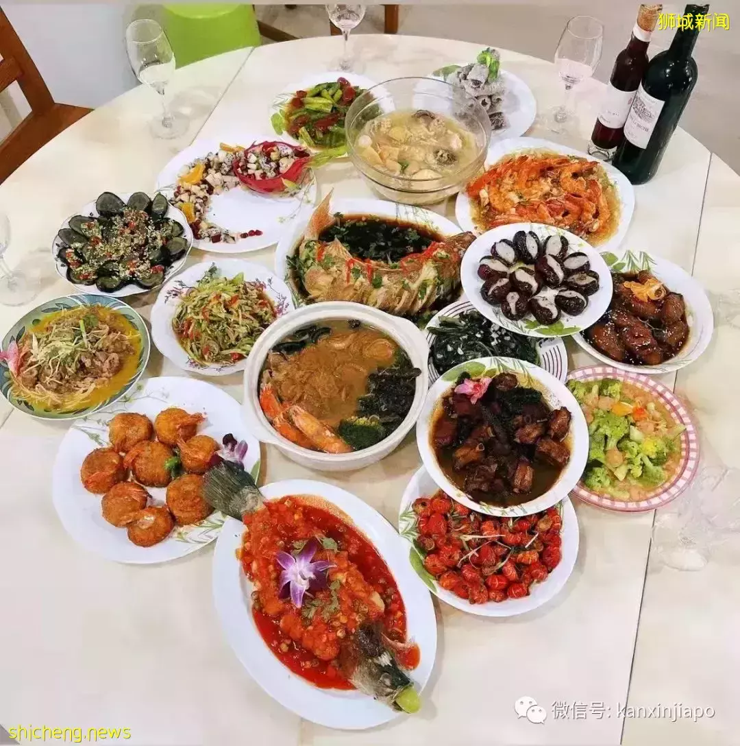 “两年多没回家了，我在新加坡挺好的，还给自己做了年夜饭，爸妈别惦记...”