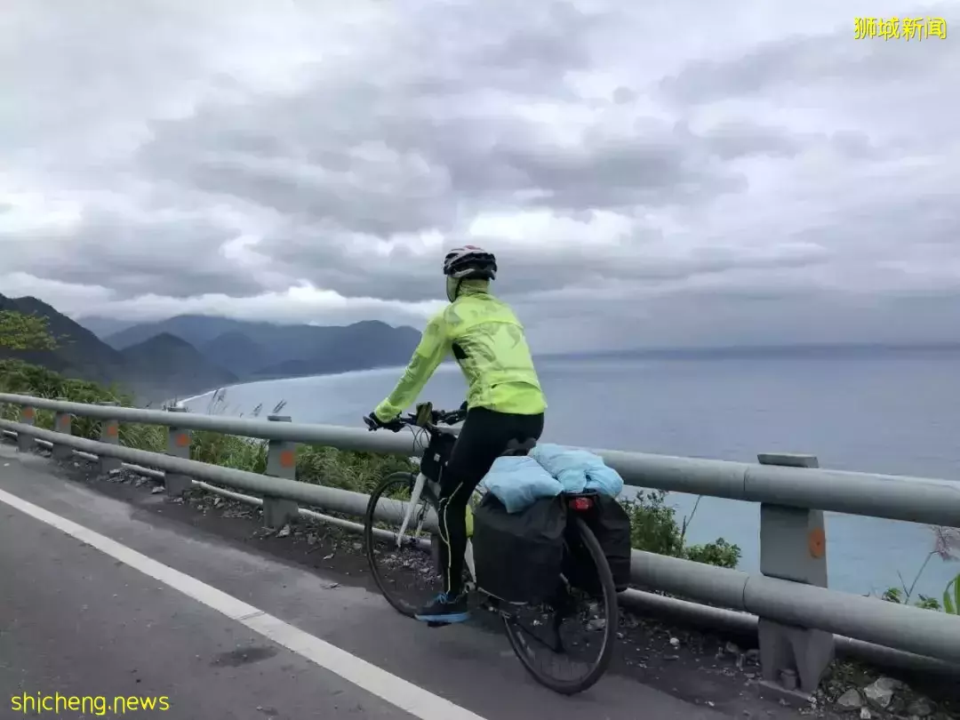 “他跪在新柔长堤上哭了”，新加坡和新山油价暴涨，只能骑车回家