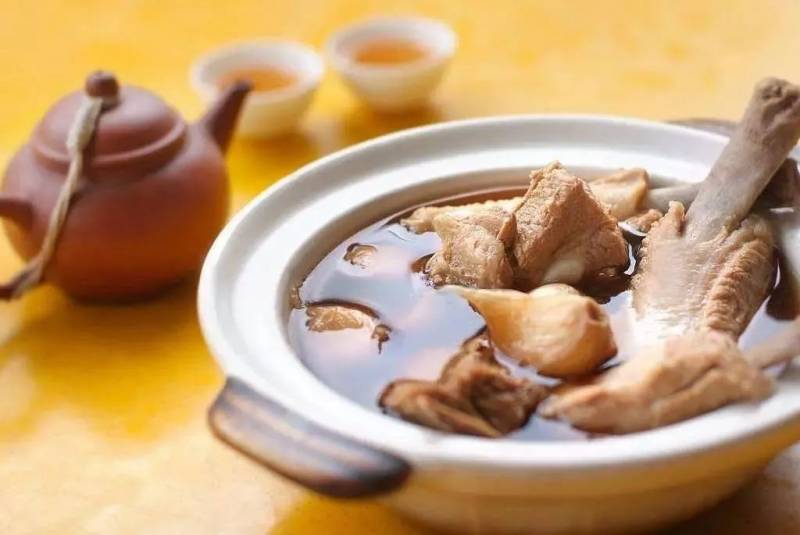 玩转狮城风味！享誉世界的新加坡肉骨茶，究竟有多美味