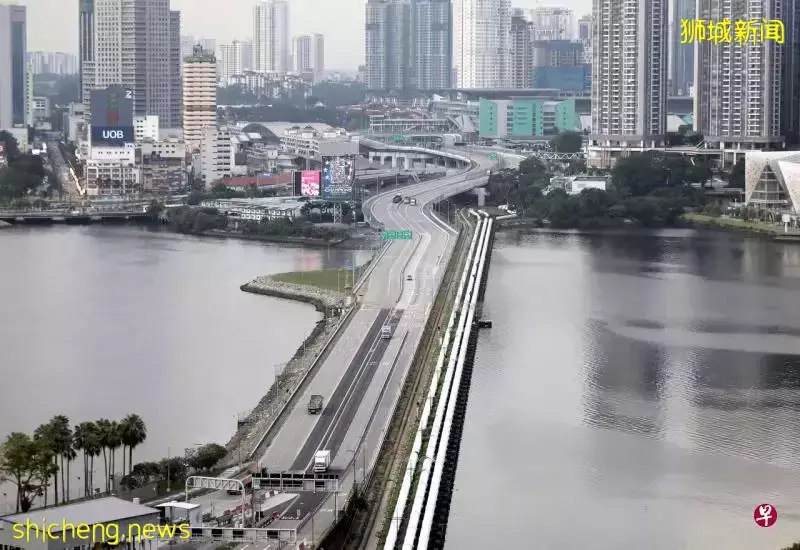 司机跟车员入新免检测首日 大马货车越堤顺畅 