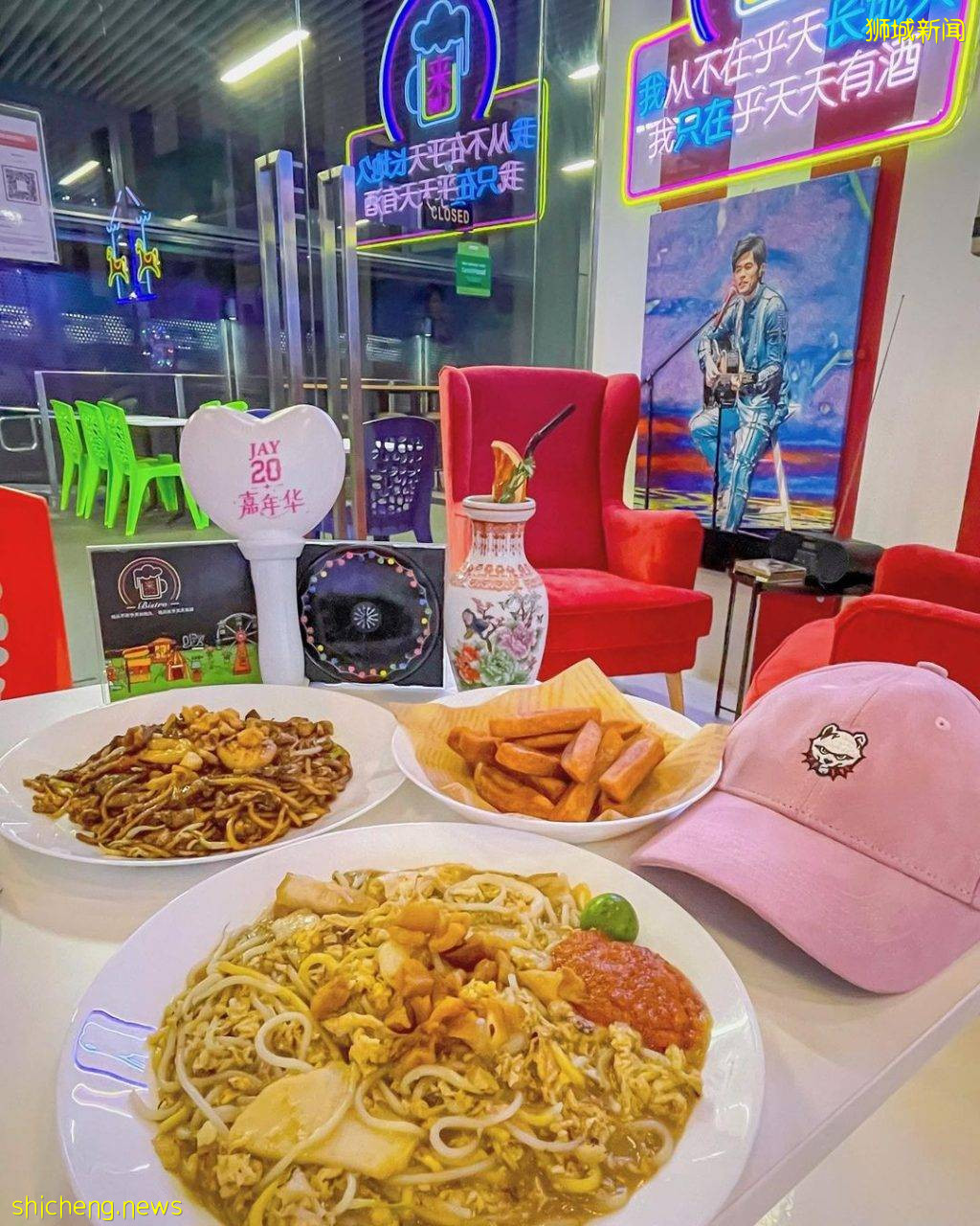 來Lim Bistro園遊會主題餐廳🎡炫酷霓虹環境、牆壁貼滿周董照片海報，原來老板是傑迷