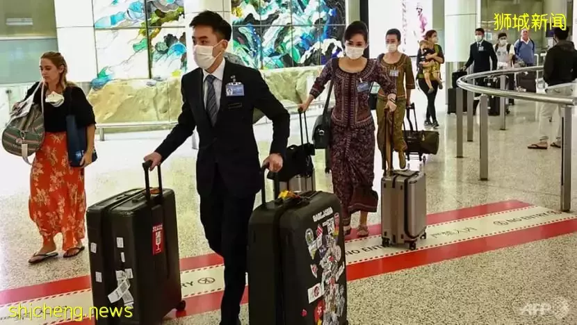 揭秘！人前光鮮靓麗的新航空姐、空少，收入到底怎麽樣