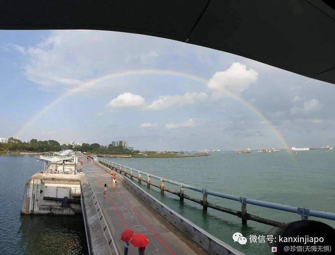 新加坡天空春节现巨大祥瑞彩虹，全岛千万家围观