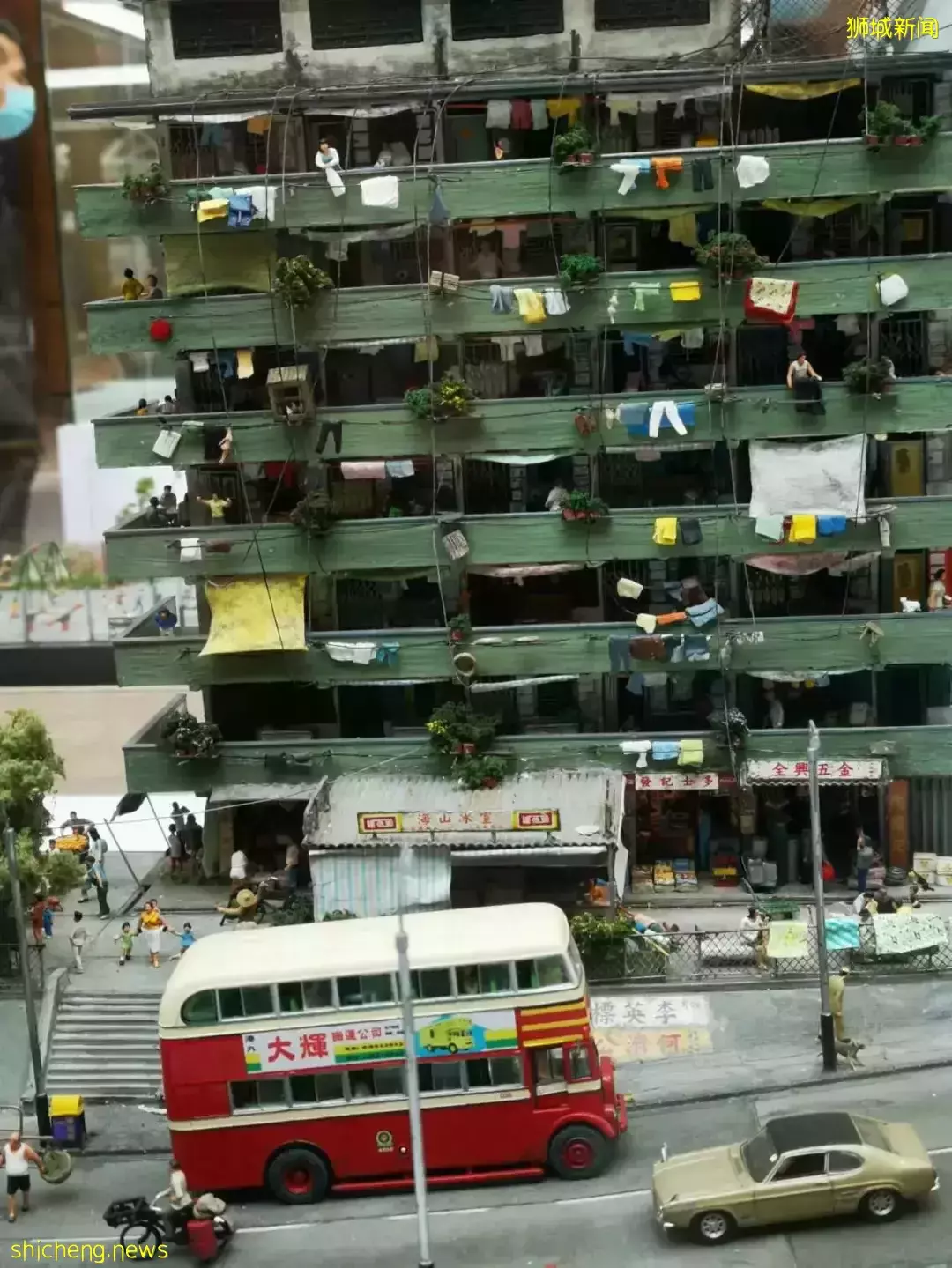 “細看香港”微觀藝術展亮相新加坡