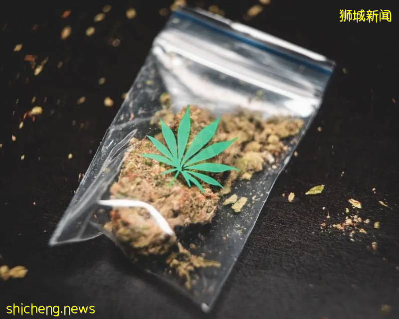 在家光膀子都有可能被罚款，还能不能好好过夏天了