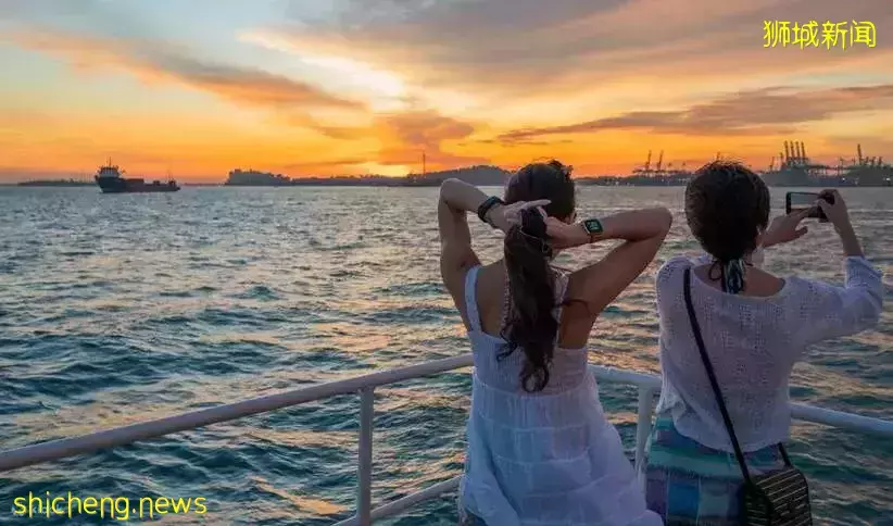 日落巡艇之旅开放预订啦！欣赏绝美夕阳+海滨夜景，全程充满浪漫氛围感⛅ 