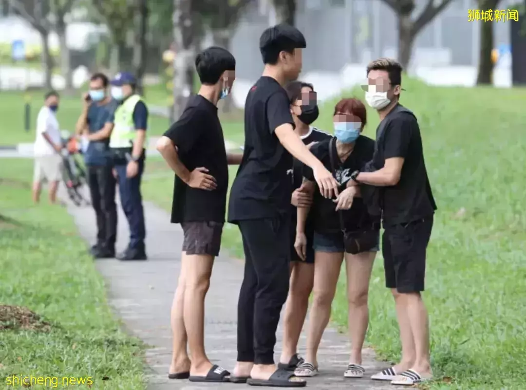 新加坡公路现惊魂车祸：外卖员一死一撞飞！妻子曾劝他别出门