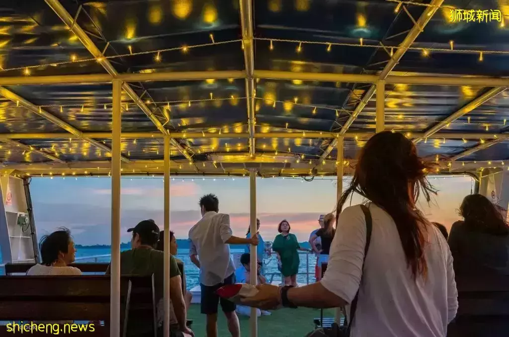 日落巡艇之旅开放预订啦！欣赏绝美夕阳+海滨夜景，全程充满浪漫氛围感⛅ 