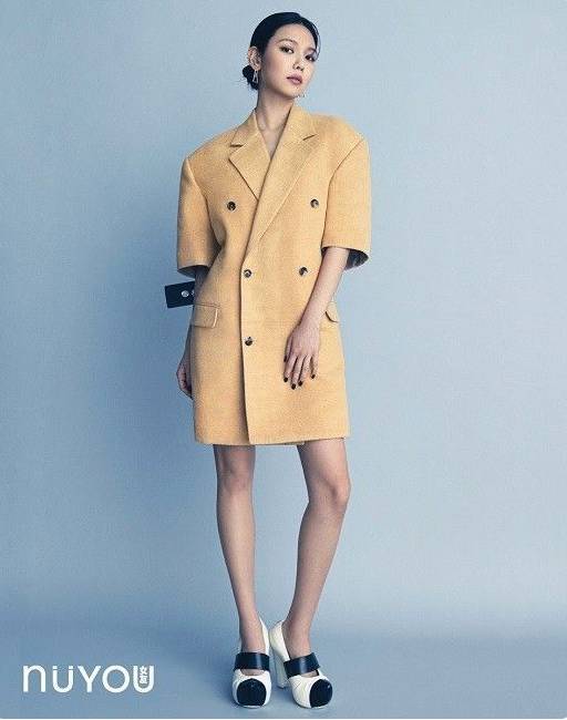 韩国女艺人崔秀英拍新加坡杂志封面写真，风格大气受好评