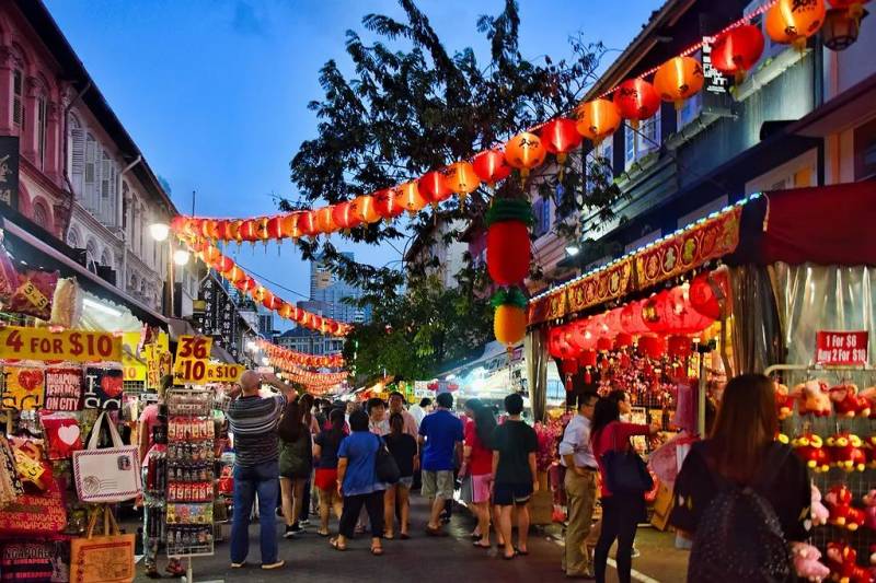 好淒涼！新加坡牛車水這條街，店鋪竟然關了一半